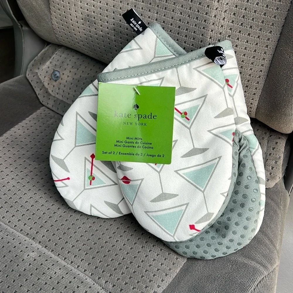 Kate Spade Oven Mitts (2)
